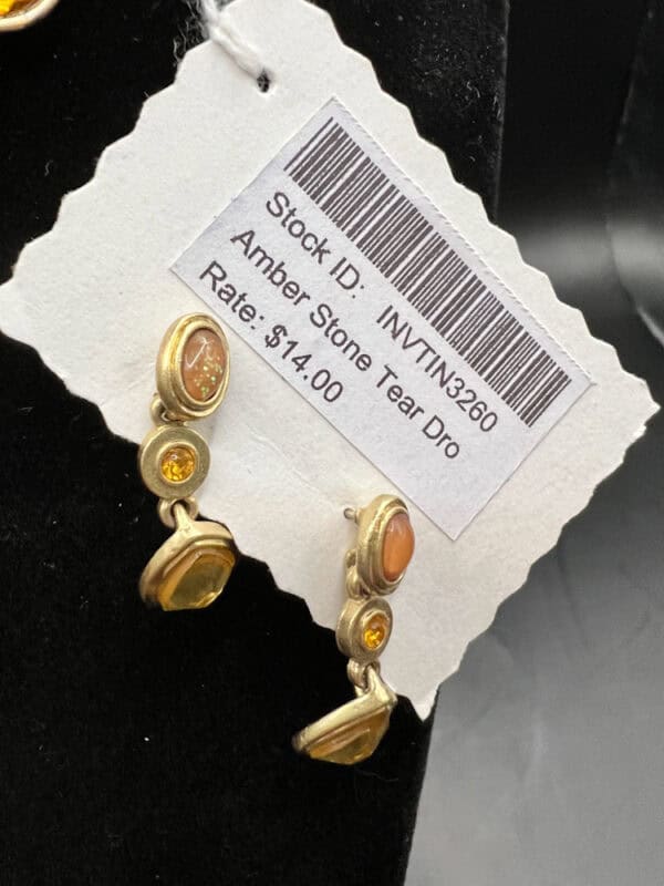 Amber Stone Teardrop Necklace and Earring Set - Image 4