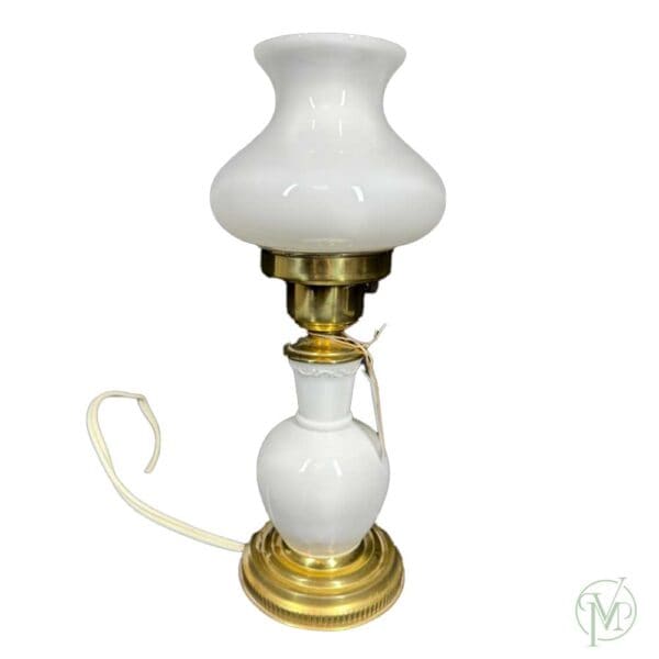 Vn Mlkglass Lamp - Image 4