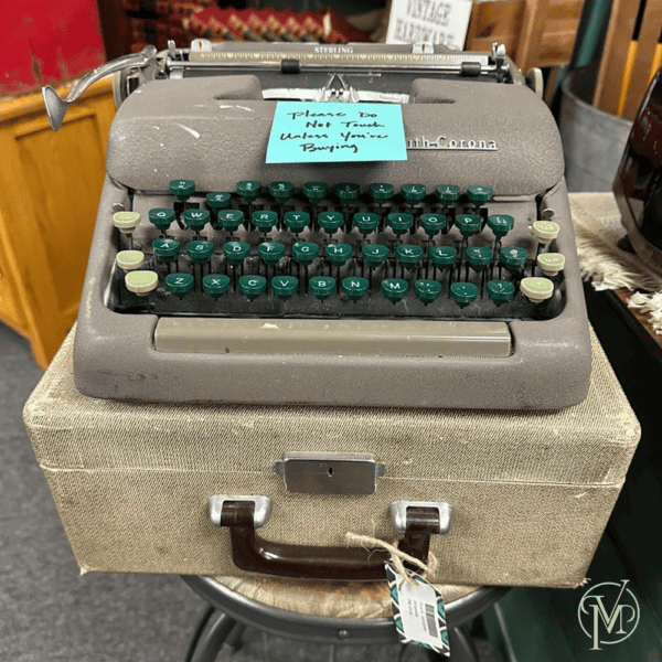 Old Typewriter - Image 5