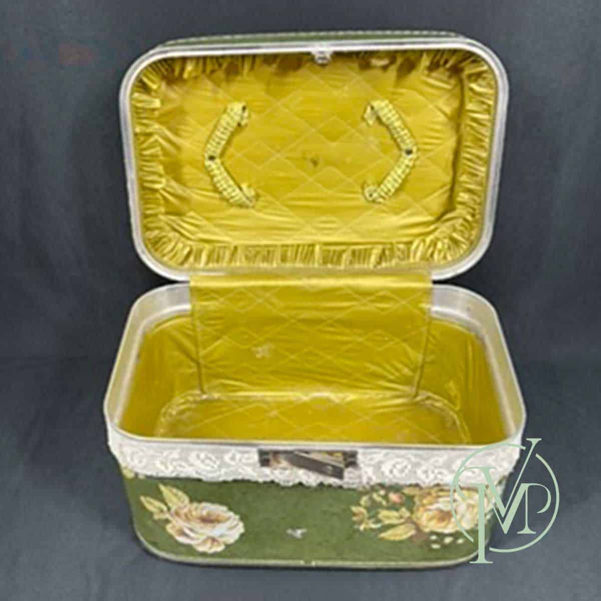 Green Train Case - Image 7