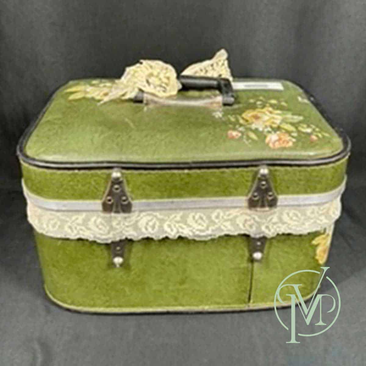 Green Train Case - Image 5